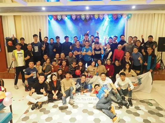 說明: C:Userswangq1317Desktop（新聞）2018甜蜜跑即將起跑，賽道跑團加油站成為最大亮點（新聞）2018甜蜜跑即將起跑，賽道跑團加油站成為最大亮點花兒與少年跑團.jpg